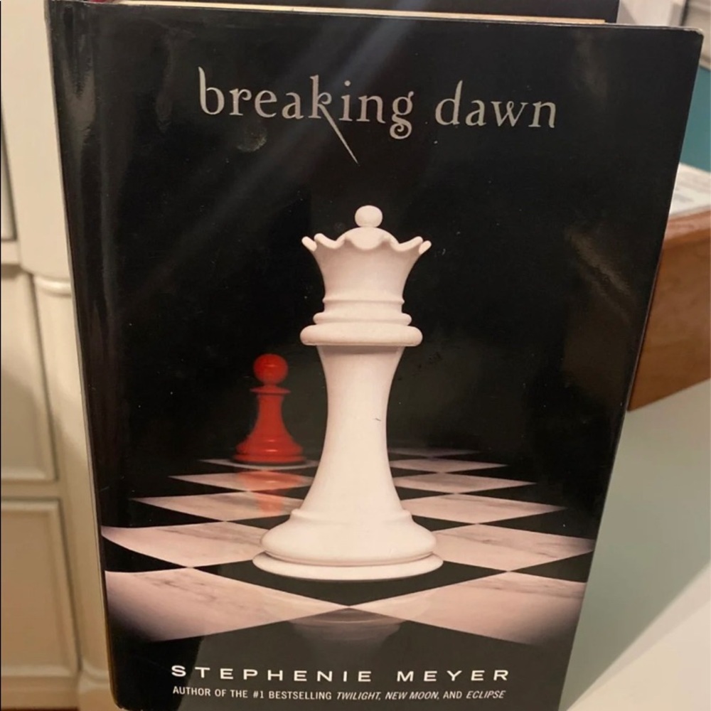 Twilight Saga Hard Cover - Breaking Dawn